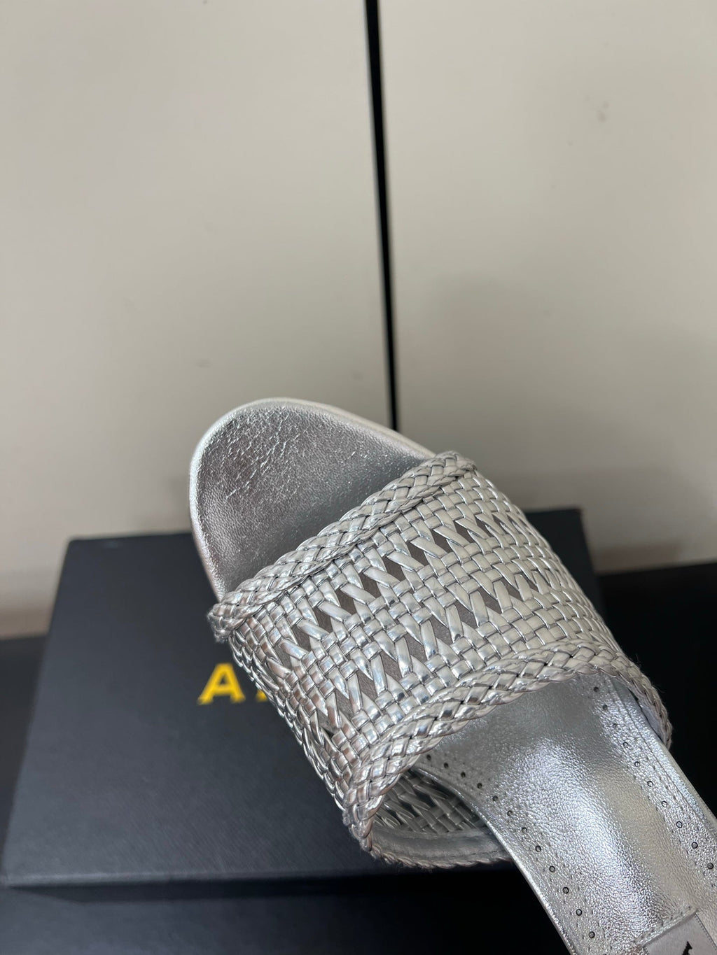 ALAIA HIGH HEEL 25S 70 MM IN SILVER LAMBSKIN WITH WOVEN PATTERN