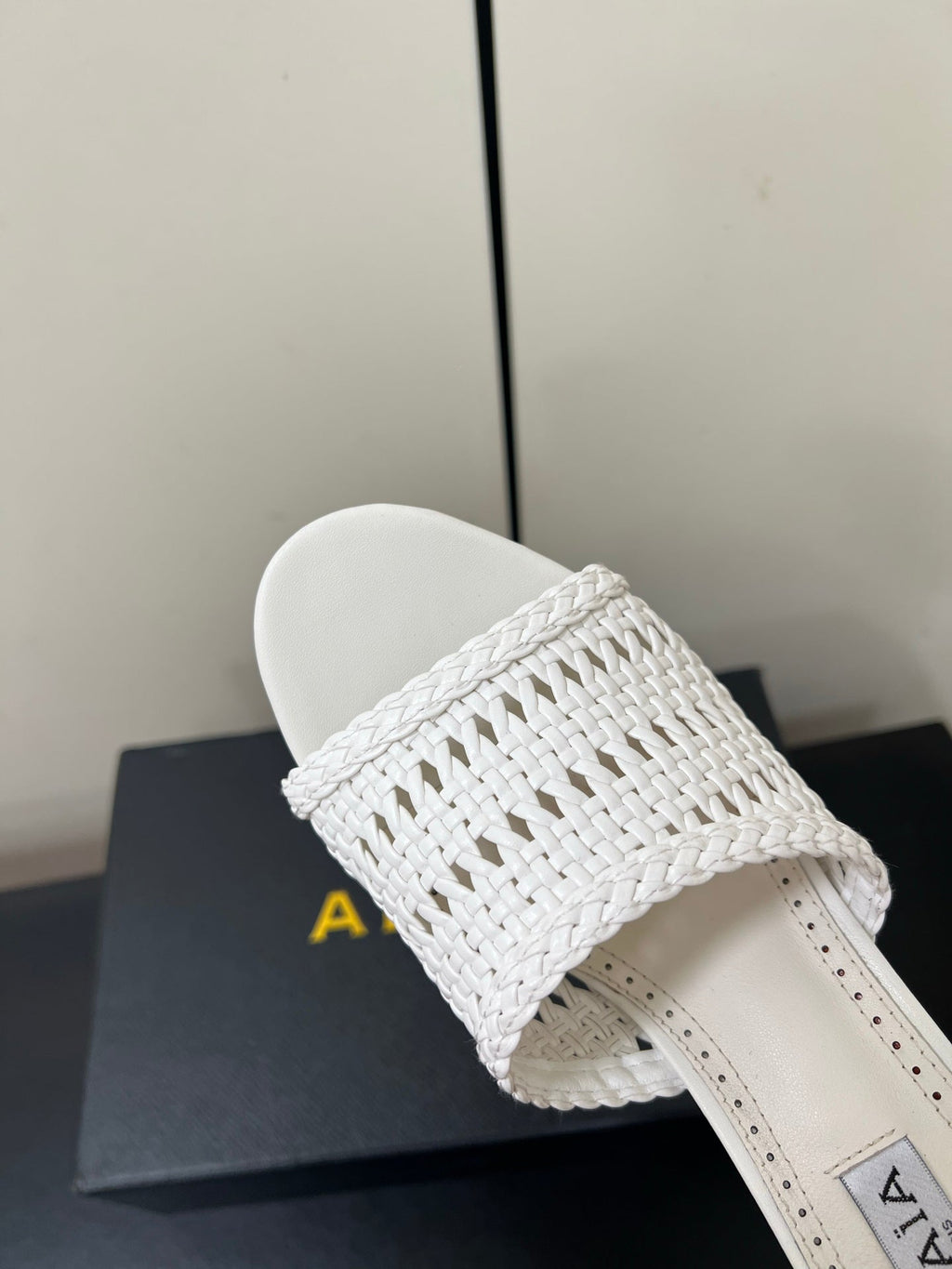 ALAIA HIGH HEEL 25S 70 MM IN WHITE LAMBSKIN WITH WOVEN PATTERN