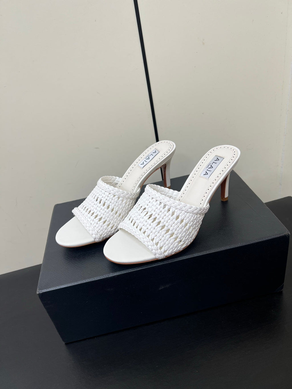 ALAIA HIGH HEEL 25S 70 MM IN WHITE LAMBSKIN WITH WOVEN PATTERN