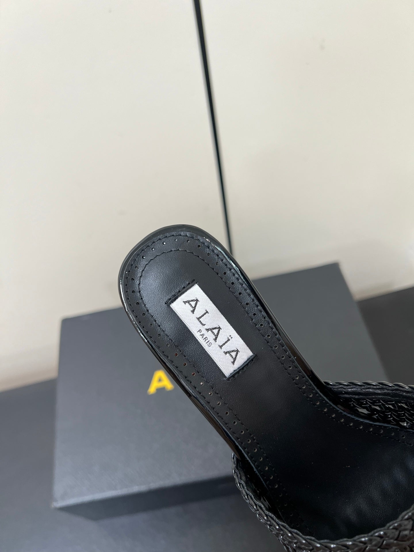 ALAIA HIGH HEEL 25S 70 MM IN BLACK LAMBSKIN WITH WOVEN PATTERN