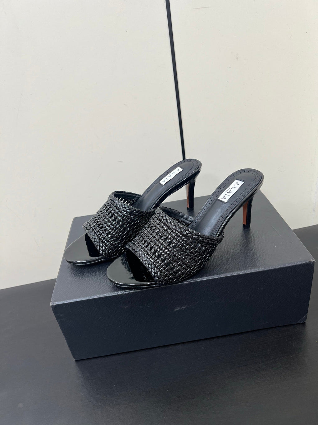 ALAIA HIGH HEEL 25S 70 MM IN BLACK LAMBSKIN WITH WOVEN PATTERN