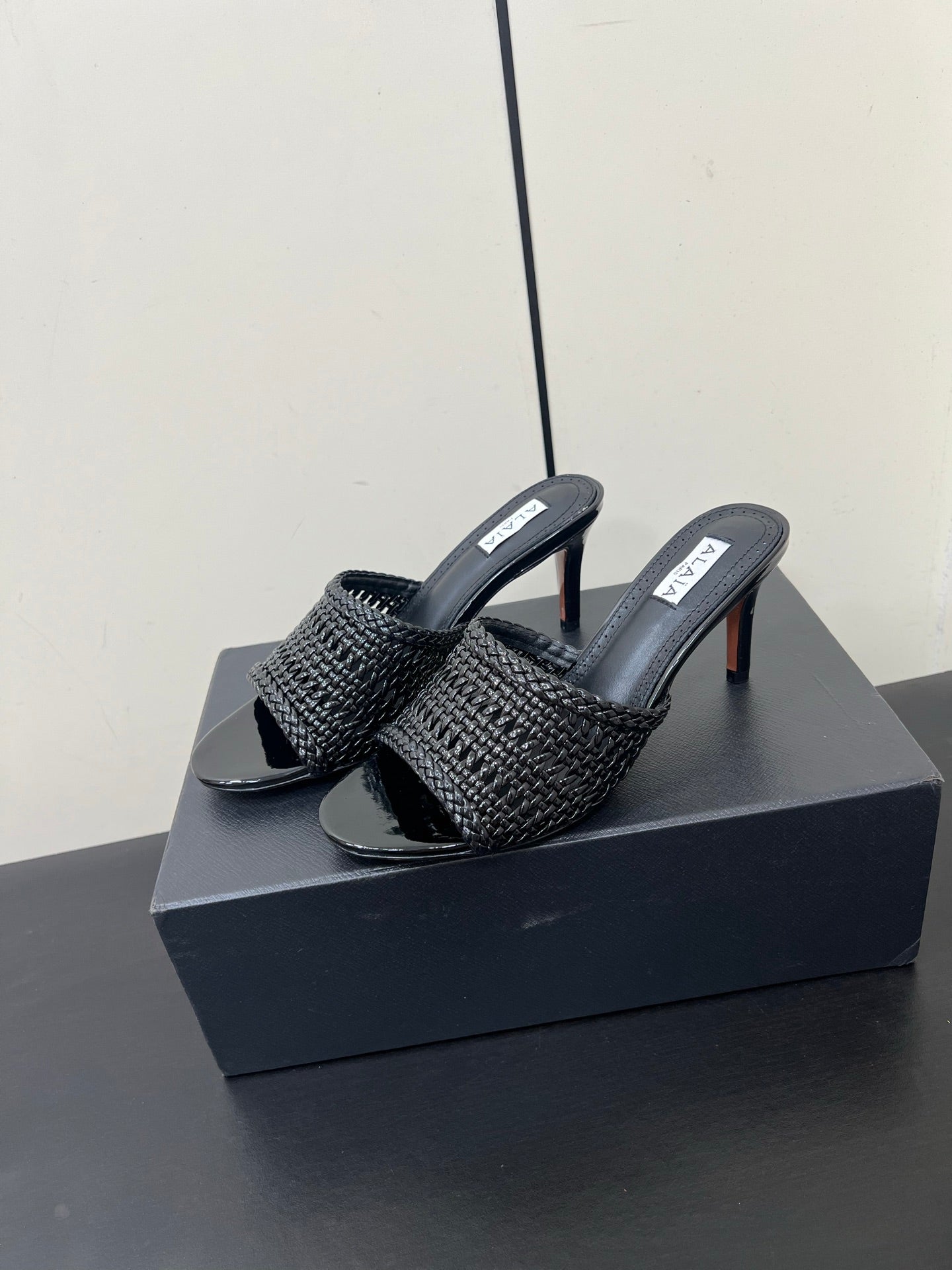 ALAIA HIGH HEEL 25S 70 MM IN BLACK LAMBSKIN WITH WOVEN PATTERN