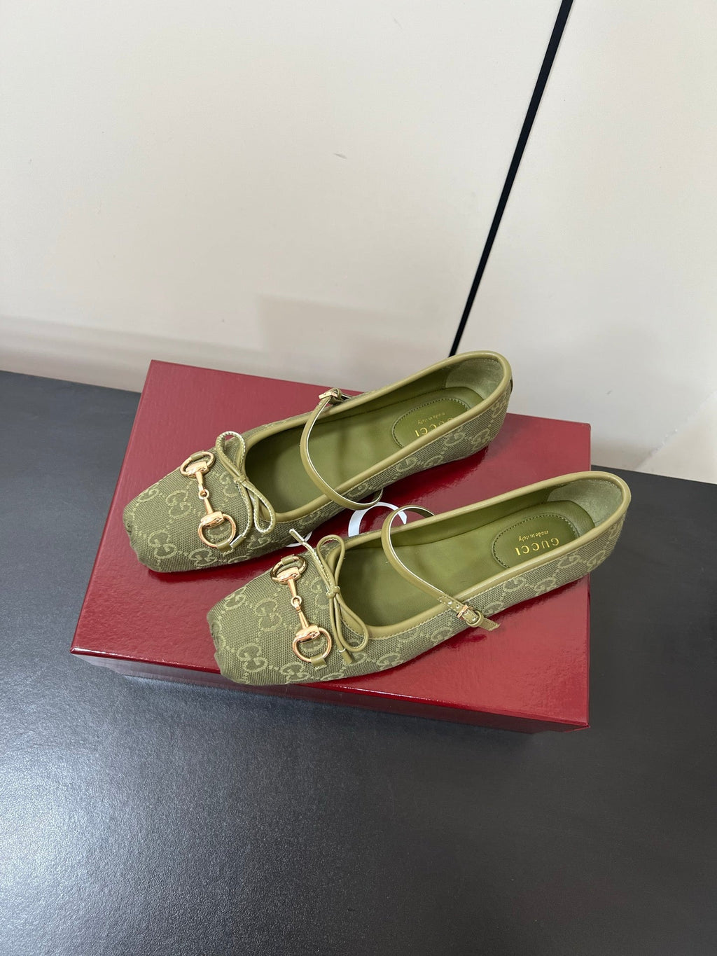 GG MARY JANE 25S IN MOSS GREEN CANVAS WITH GOLD HARDWARE