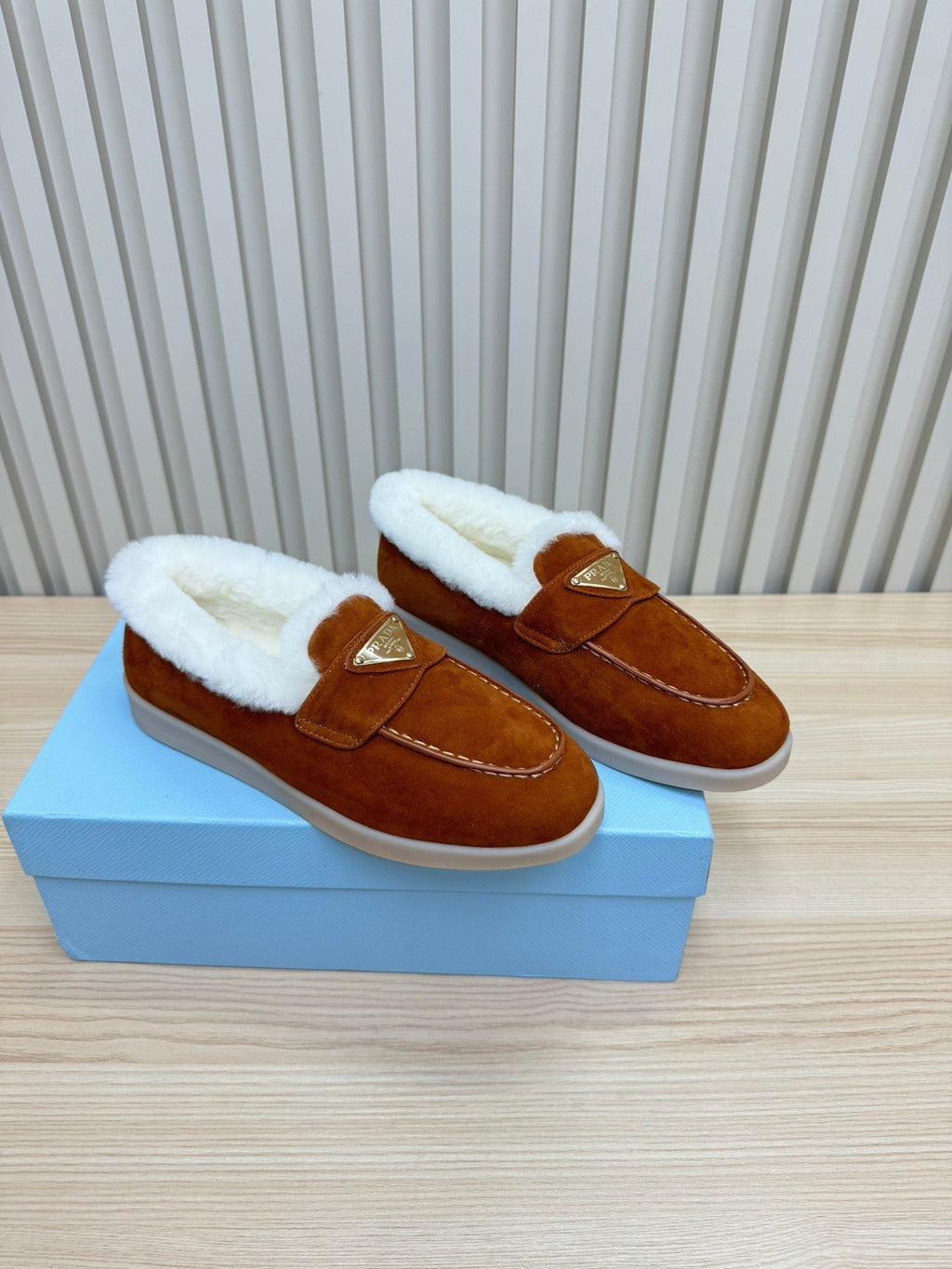 LOAFER IN RED BROWN SUEDE AND FUR LINING ATTACHED TRIANGLE LOGO