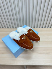 TRIANGLE LOGO FLATS IN RED BROWN SUEDE AND FUR LINING