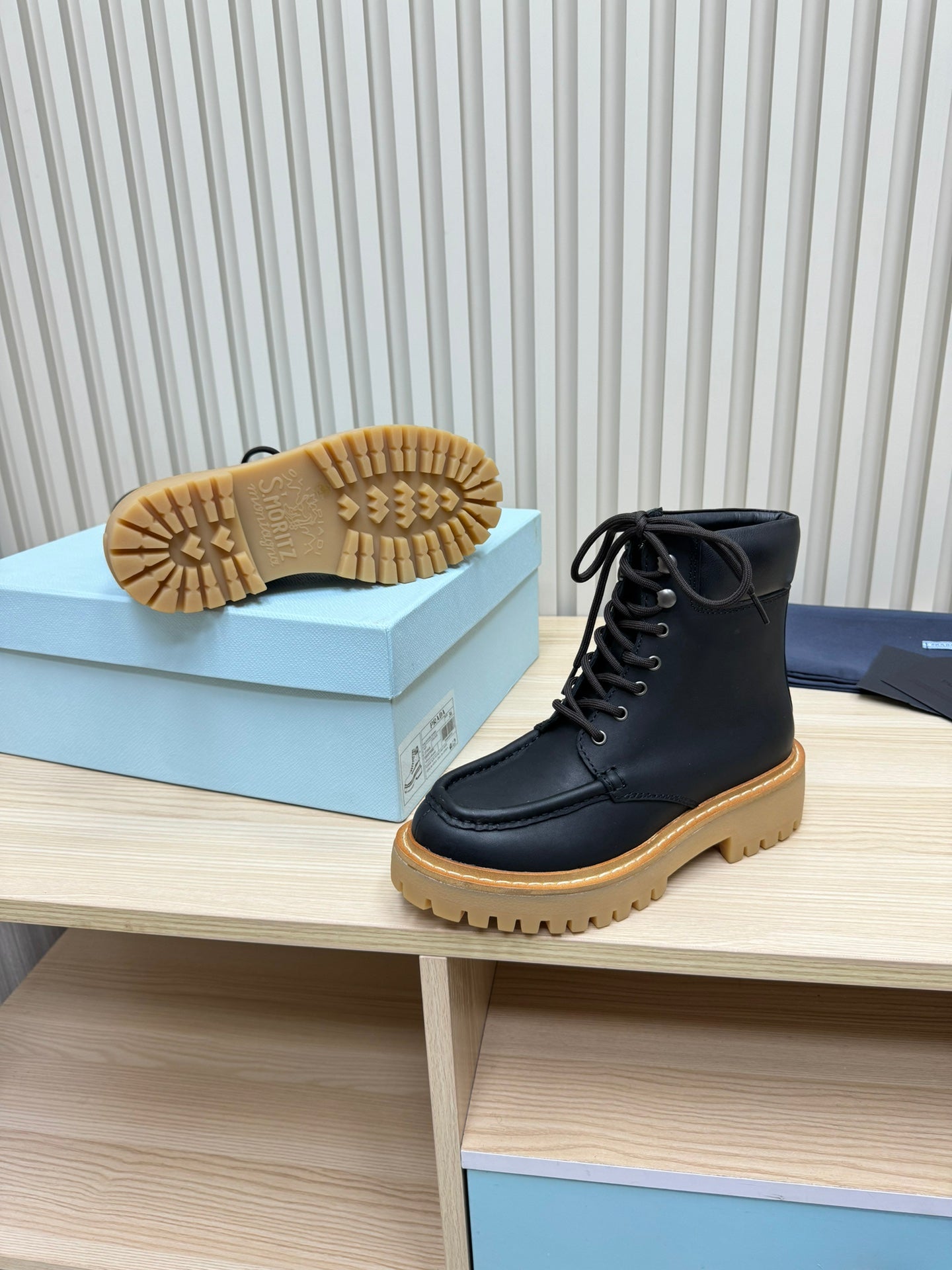 PRADA 25S LACE-UP ANKLE BOOTS IN BLACK CALFSKIN