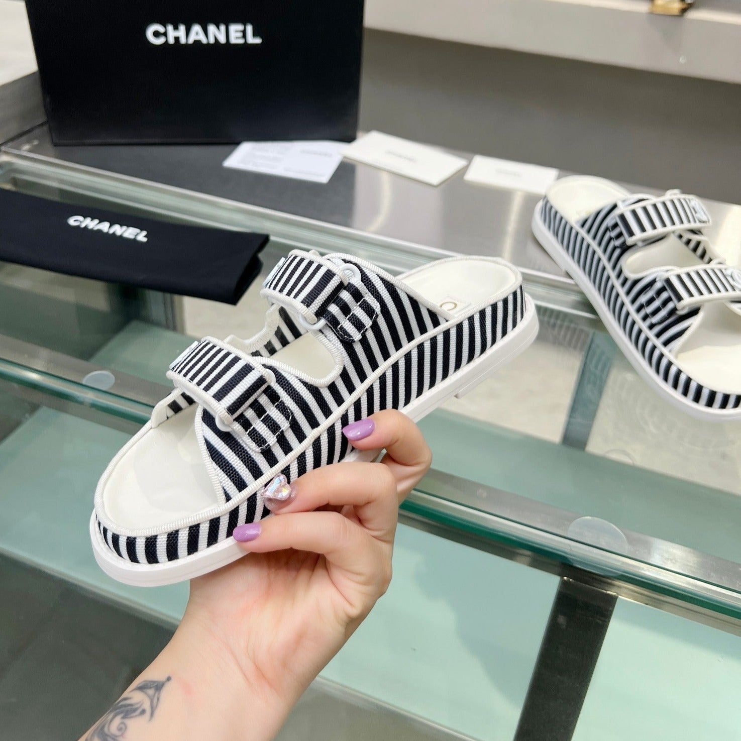 Women's Stripes Casual  Flat Sandals Black White
