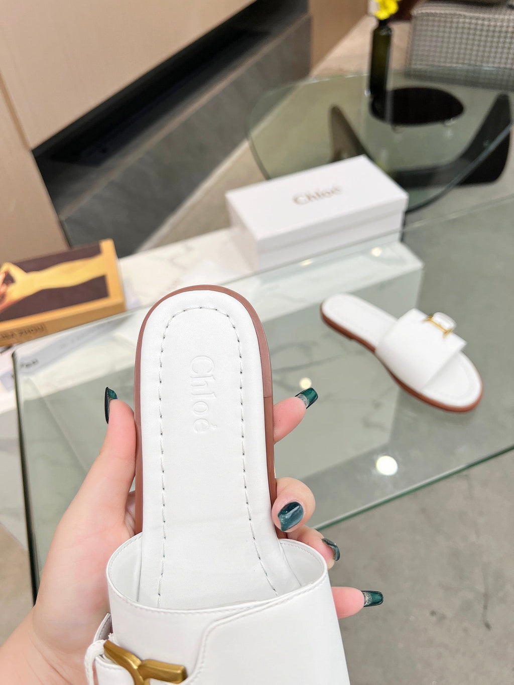 HLOE MARCIE SLIDE IN WHITE CALFSKIN WITH GOLD HARDWARE