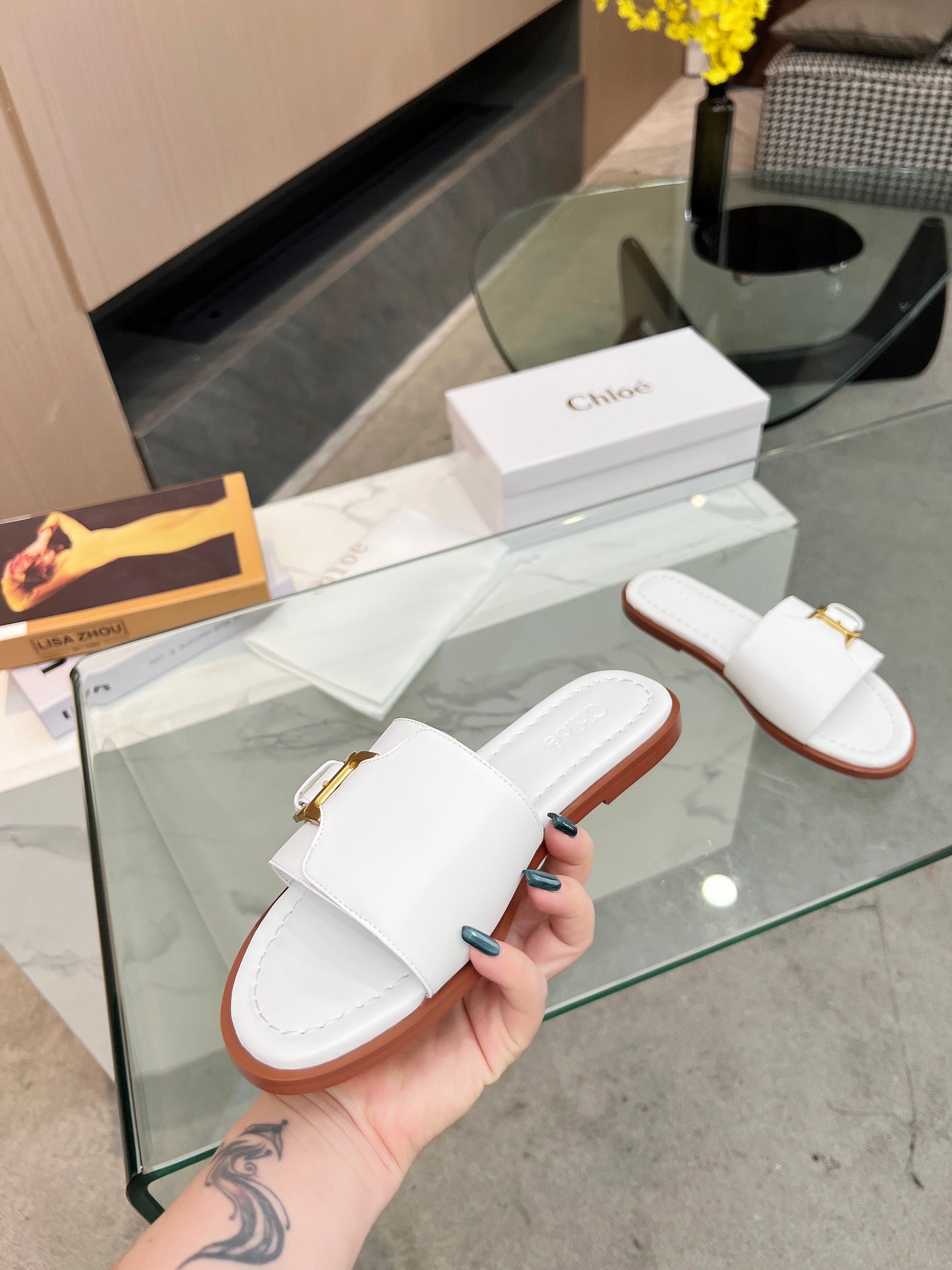HLOE MARCIE SLIDE IN WHITE CALFSKIN WITH GOLD HARDWARE