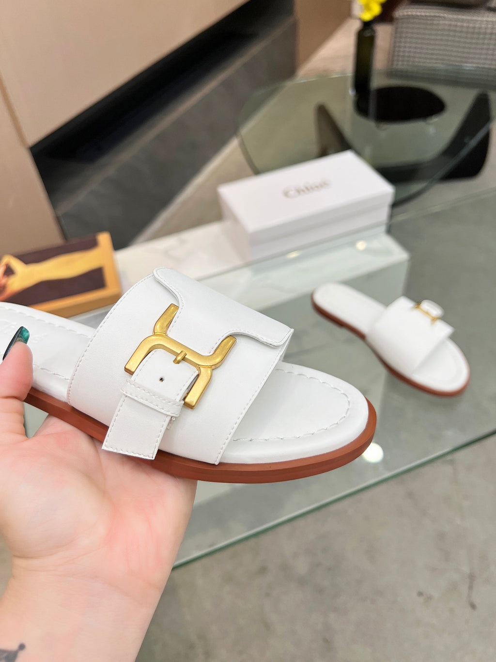 CHLOÉ HLOE MARCIE SLIDE IN WHITE CALFSKIN WITH GOLD HARDWARE