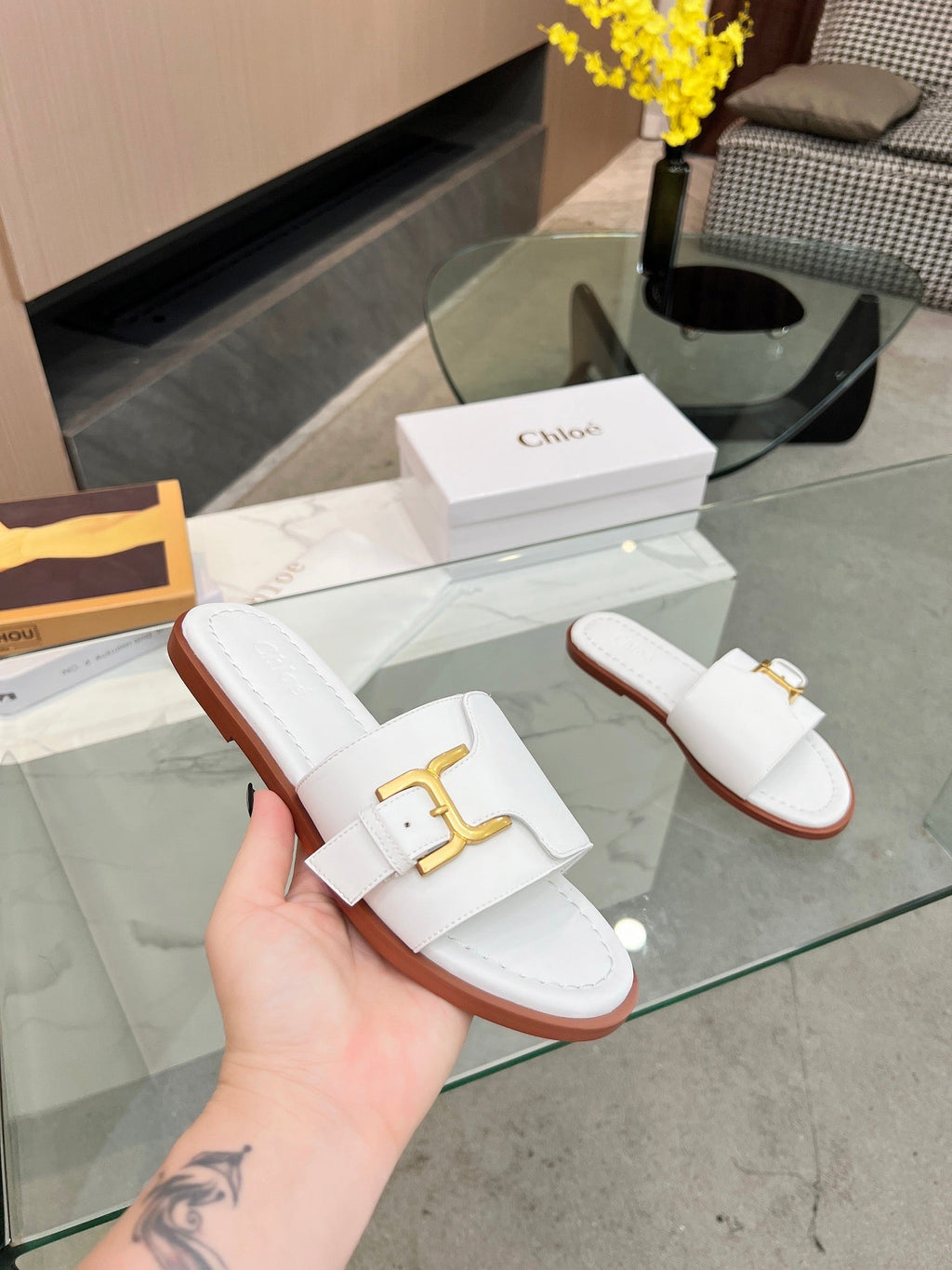 HLOE MARCIE SLIDE IN WHITE CALFSKIN WITH GOLD HARDWARE