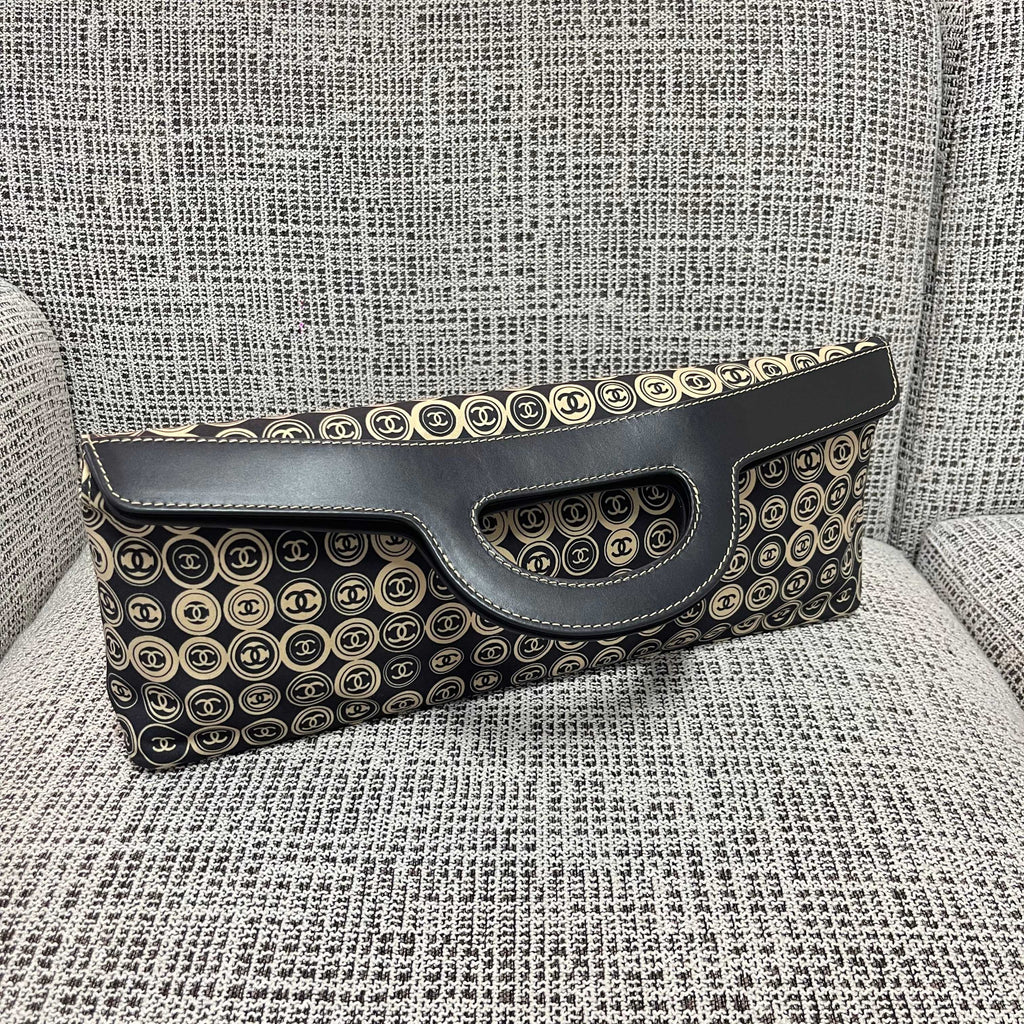 CHANEL 25S SHOPPING BAG 46 CM IN BLACK MIX BEIGE CANVAS PRINTED LOGO