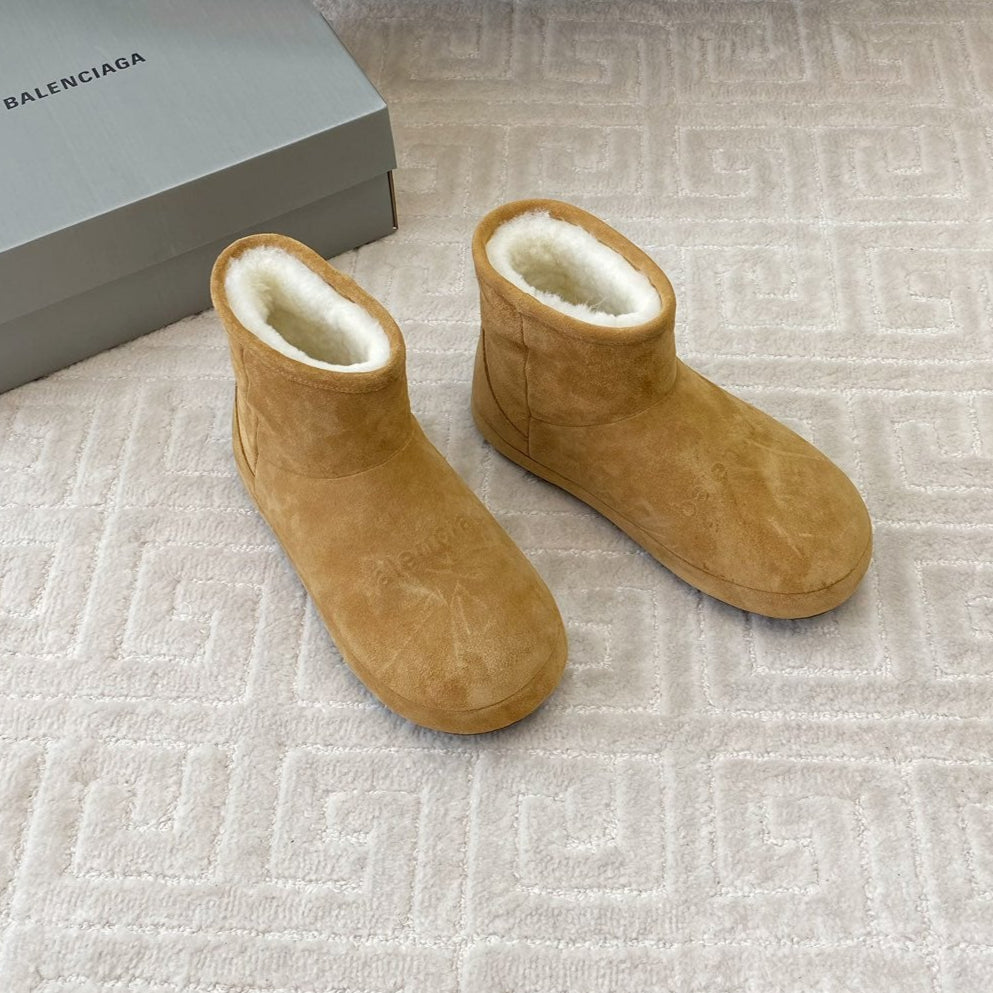 FLAT ANKLE BOOTS IN CIDER BROWN SUEDE AND SHEARLING LINING