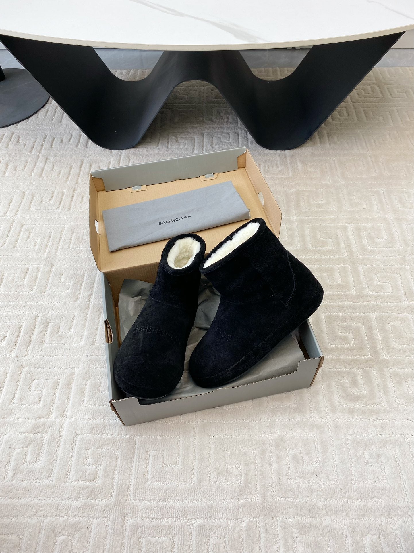FLAT ANKLE BOOTS IN BLACK SUEDE AND SHEARLING LINING