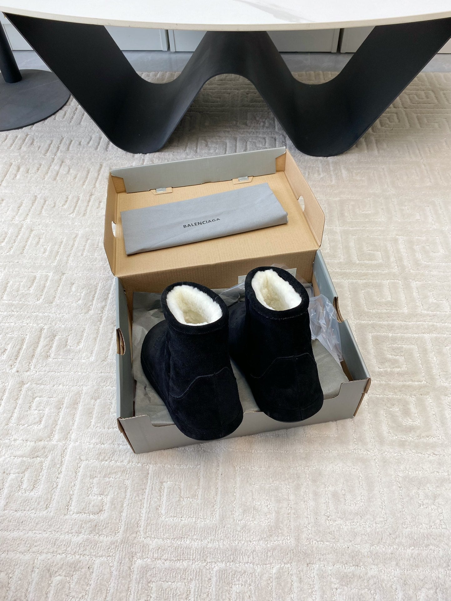 FLAT ANKLE BOOTS IN BLACK SUEDE AND SHEARLING LINING