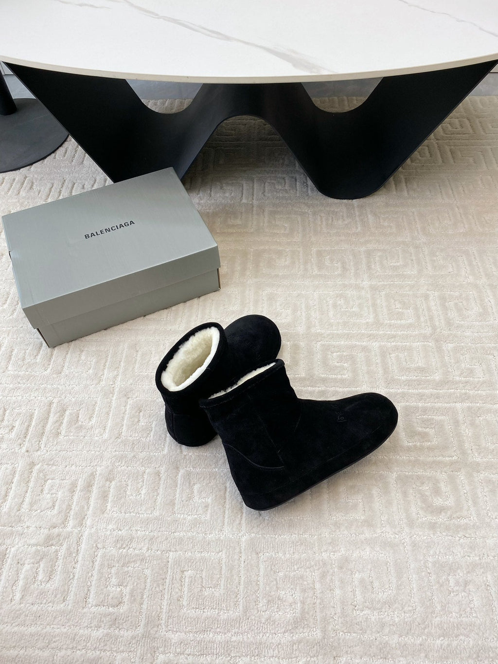 FLAT ANKLE BOOTS IN BLACK SUEDE AND SHEARLING LINING