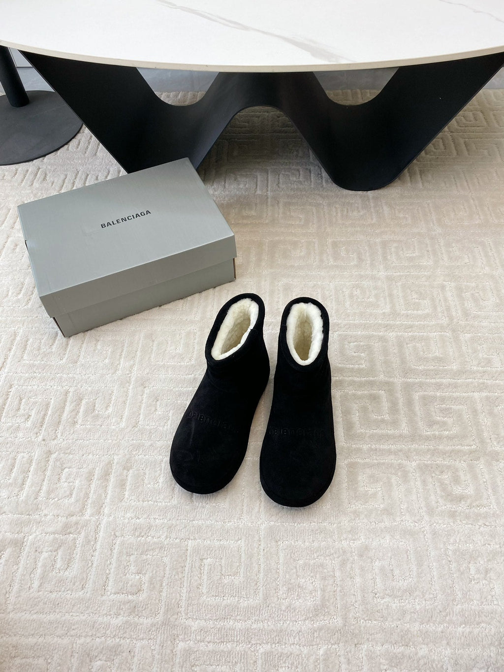 FLAT ANKLE BOOTS IN BLACK SUEDE AND SHEARLING LINING