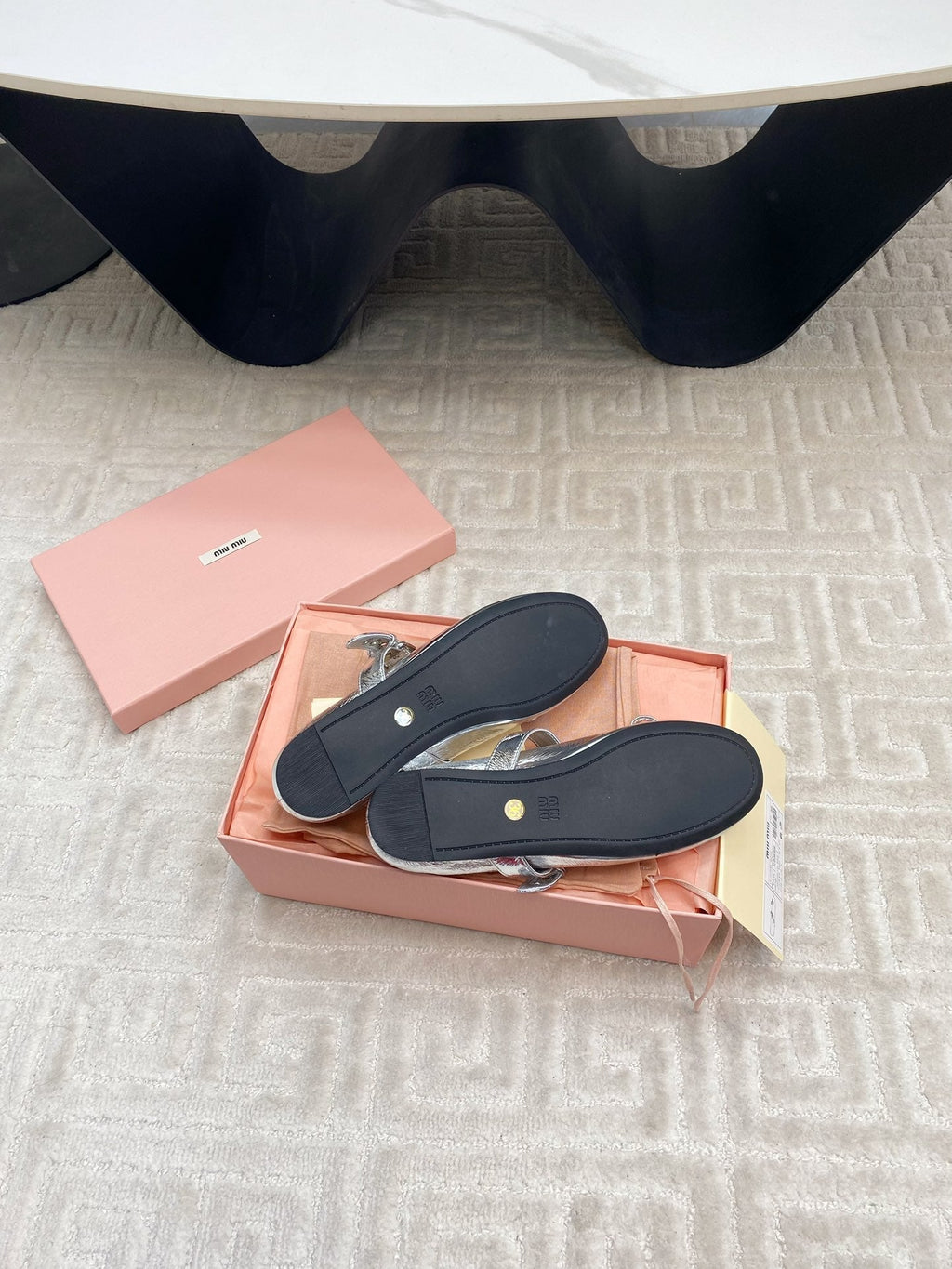 BOW MARY JANE FLAT IN SILVER LAMBSKIN