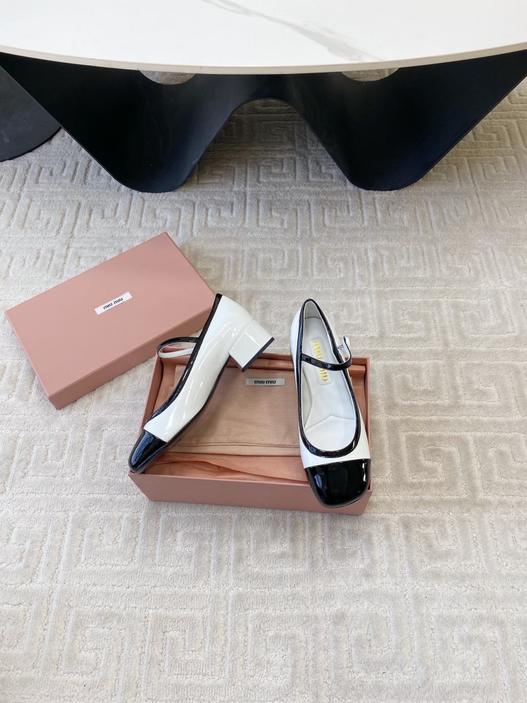 MARY JANE PUMPS IN BLACK MIX WHITE GLOSSY SHEEPSKIN