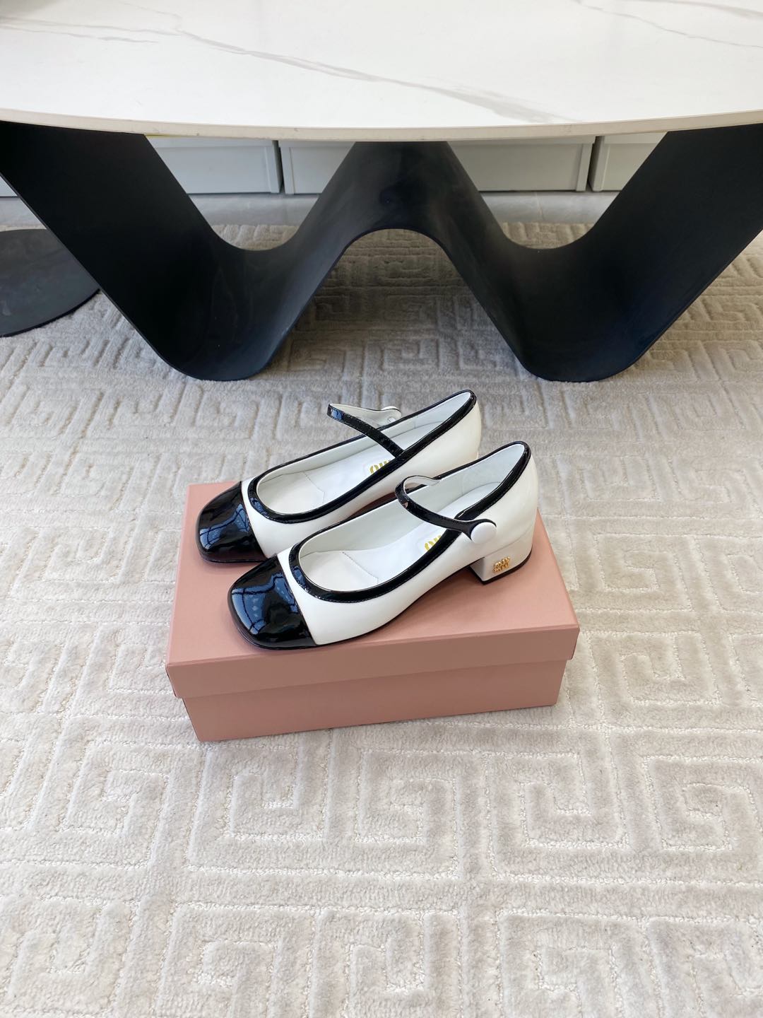 MARY JANE PUMPS IN BLACK MIX WHITE GLOSSY SHEEPSKIN