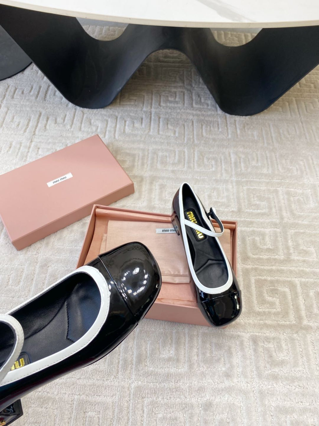 MARY JANE PUMPS IN BLACK GLOSSY SHEEPSKIN