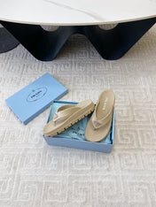THICK-SOLED FLIP FLOPS IN ECRU BEIGE RUBBER