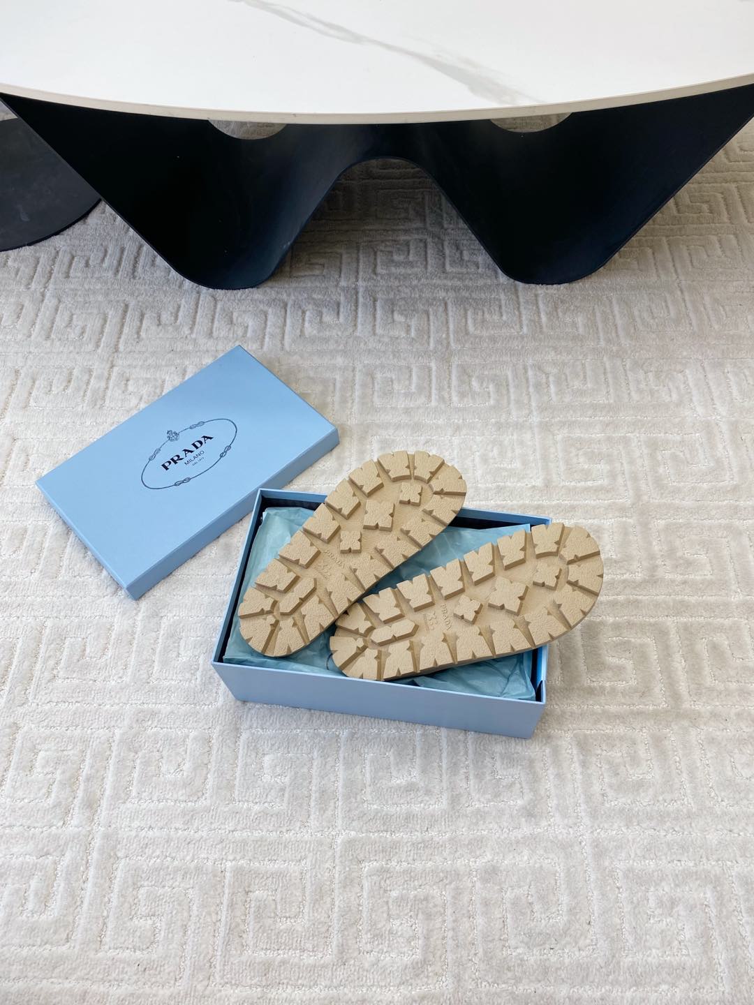 THICK-SOLED FLIP FLOPS IN ECRU BEIGE RUBBER