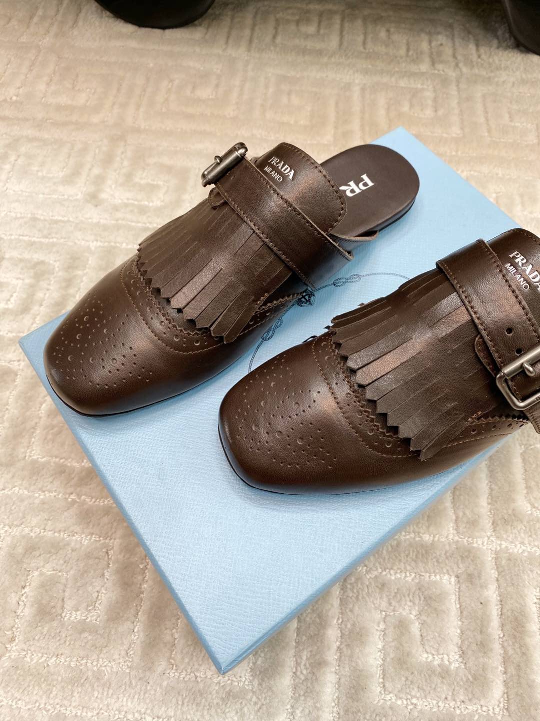 TASSEL MULES IN WALNUT BROWN LAMBSKIN
