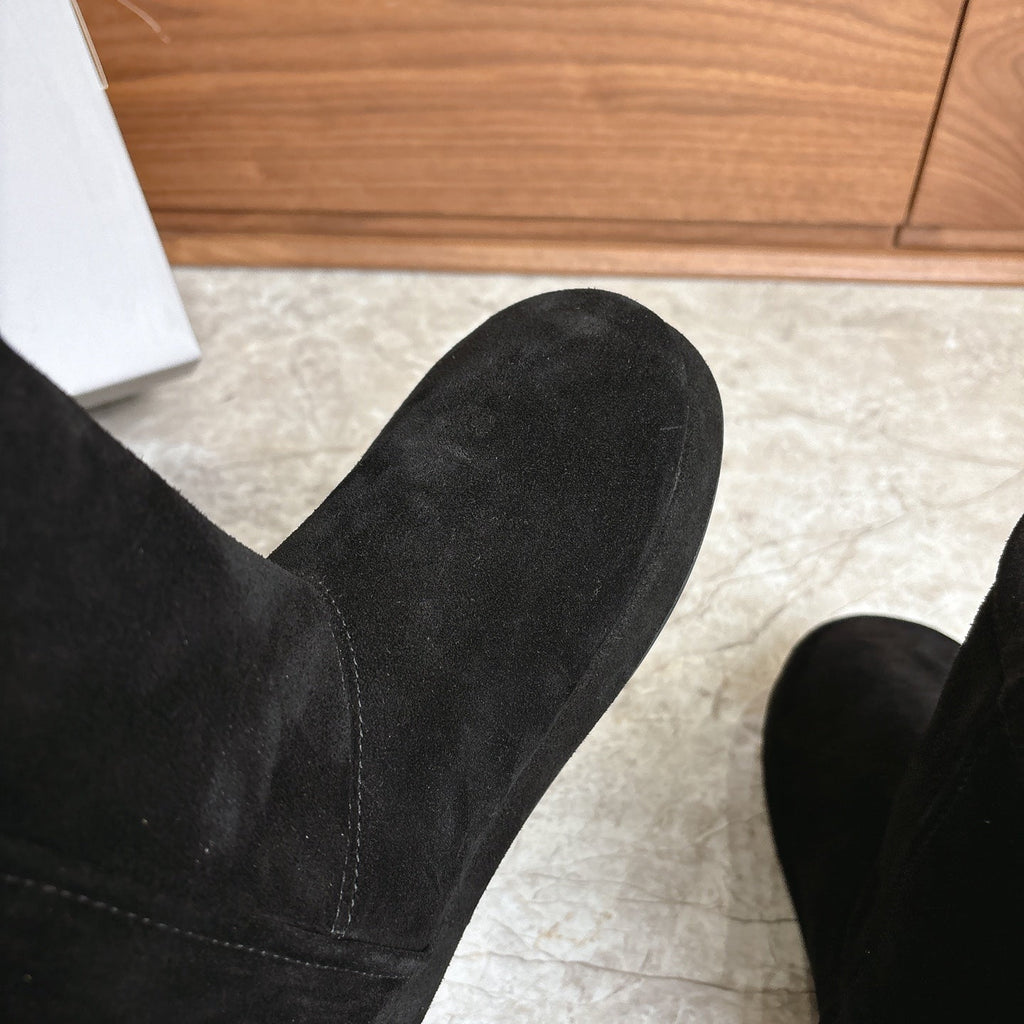 BALENCIAGA 25S ALASKA ANKLE BOOTS IN BLACK SUEDE