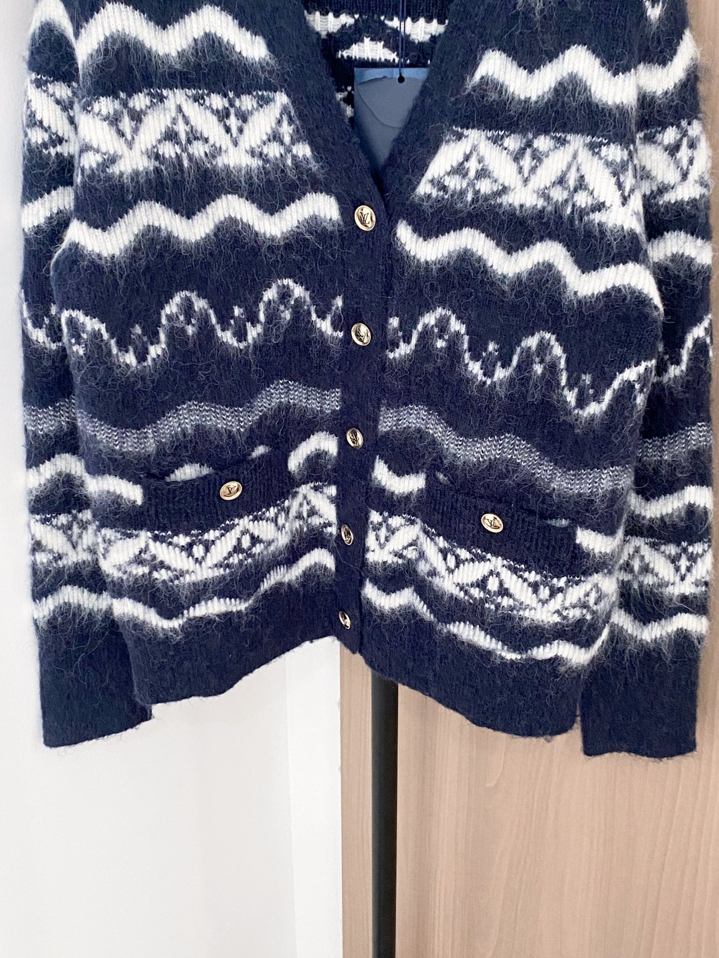 LV 25S V-NECK CARDIGAN 0057