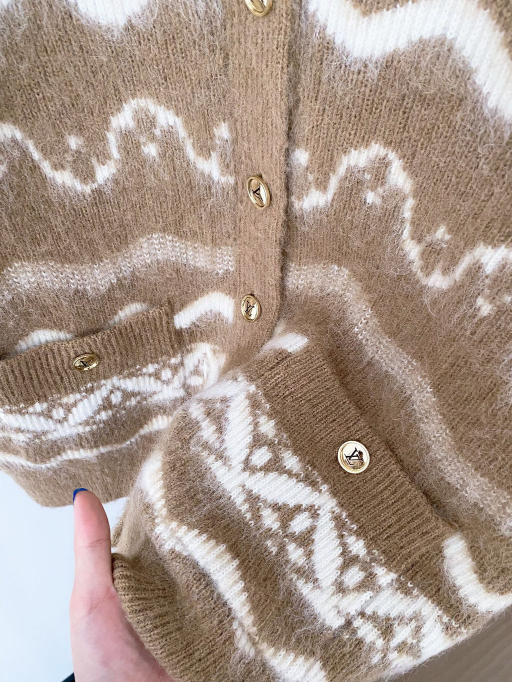 LV 25S V-NECK CARDIGAN 99270