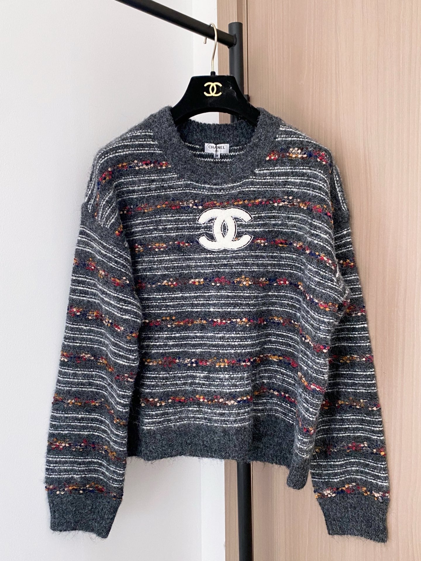 CHANEL 25S LONG-SLEEVE SWEATER 535