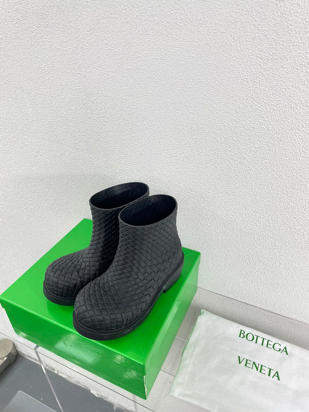 FIREMAN BOOTS IN BLACK RUBBER WITH ICONIC INTRECCIO MOTIF