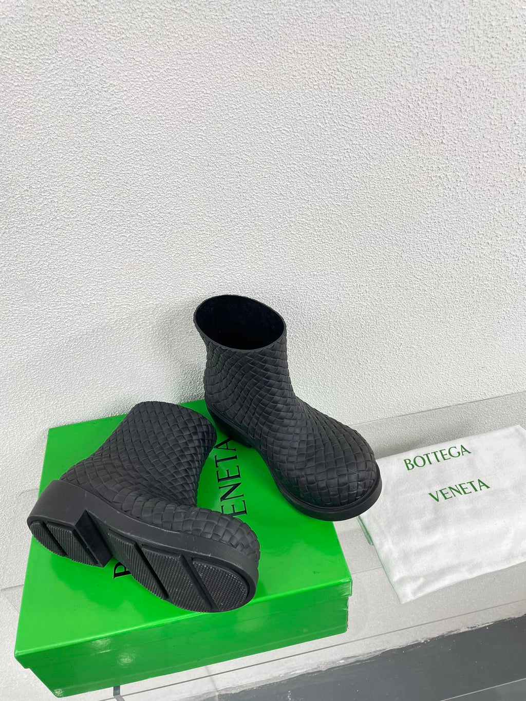 FIREMAN BOOTS IN BLACK RUBBER WITH ICONIC INTRECCIO MOTIF