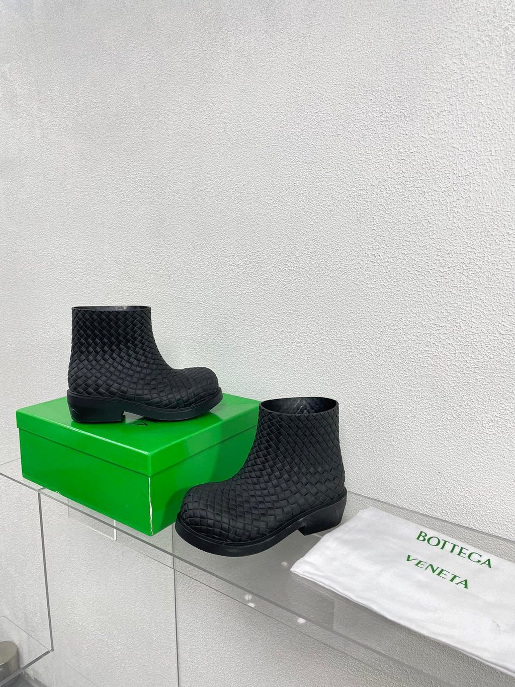 FIREMAN BOOTS IN BLACK RUBBER WITH ICONIC INTRECCIO MOTIF