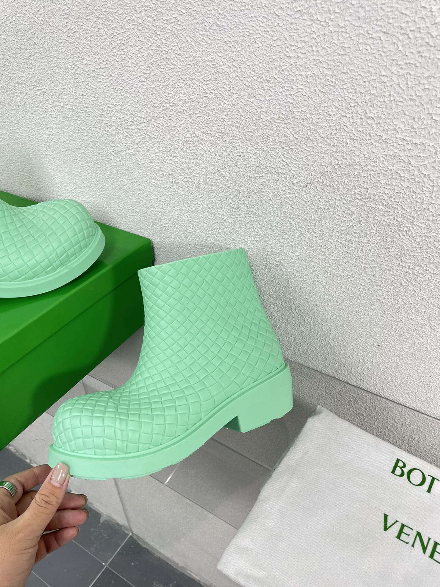 FIREMAN BOOTS IN GREEN MINT RUBBER WITH ICONIC INTRECCIO MOTIF