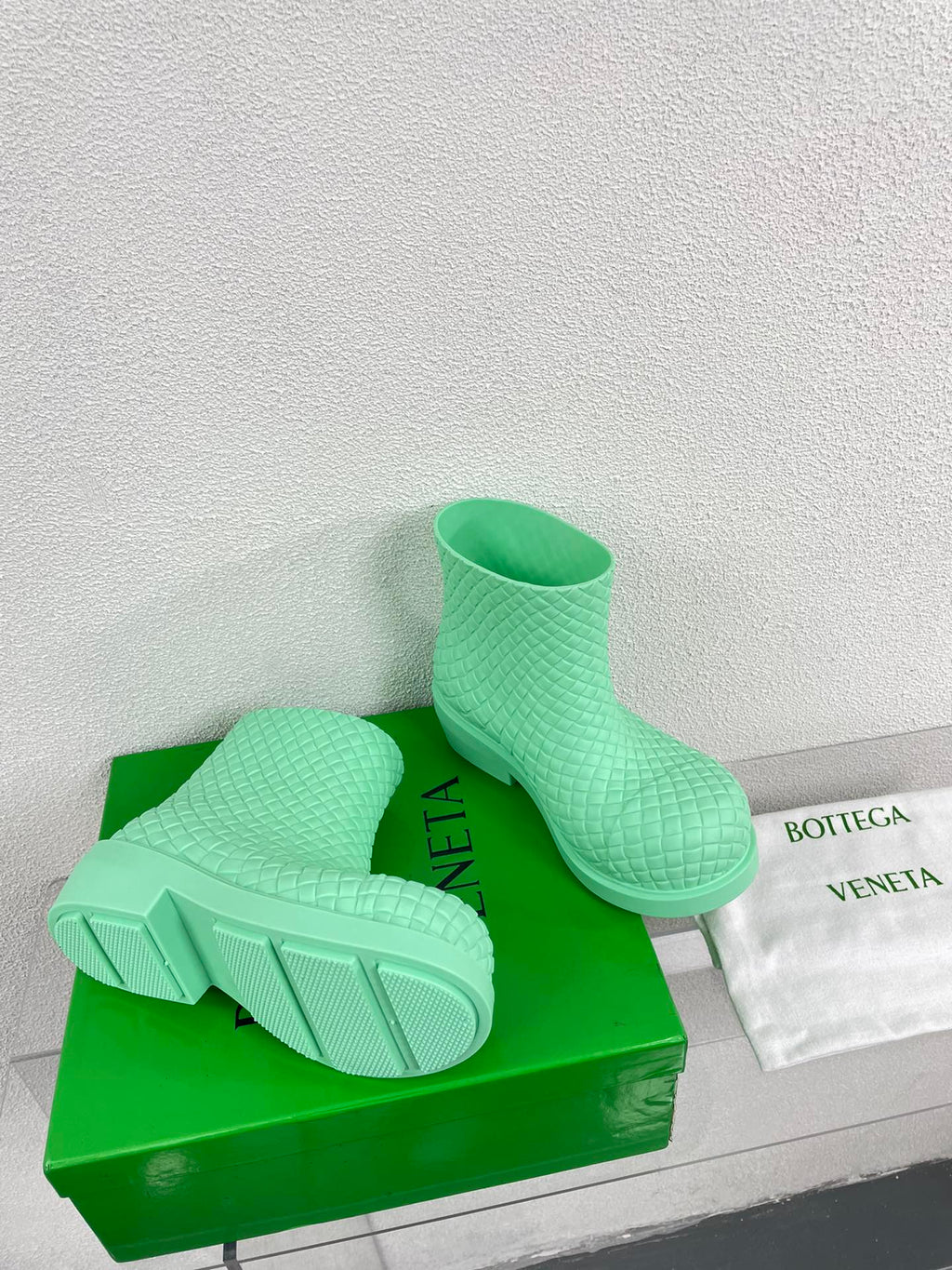 FIREMAN BOOTS IN GREEN MINT RUBBER WITH ICONIC INTRECCIO MOTIF