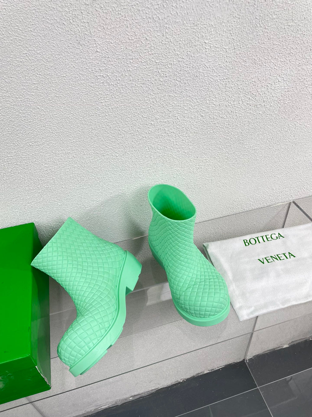 FIREMAN BOOTS IN GREEN MINT RUBBER WITH ICONIC INTRECCIO MOTIF