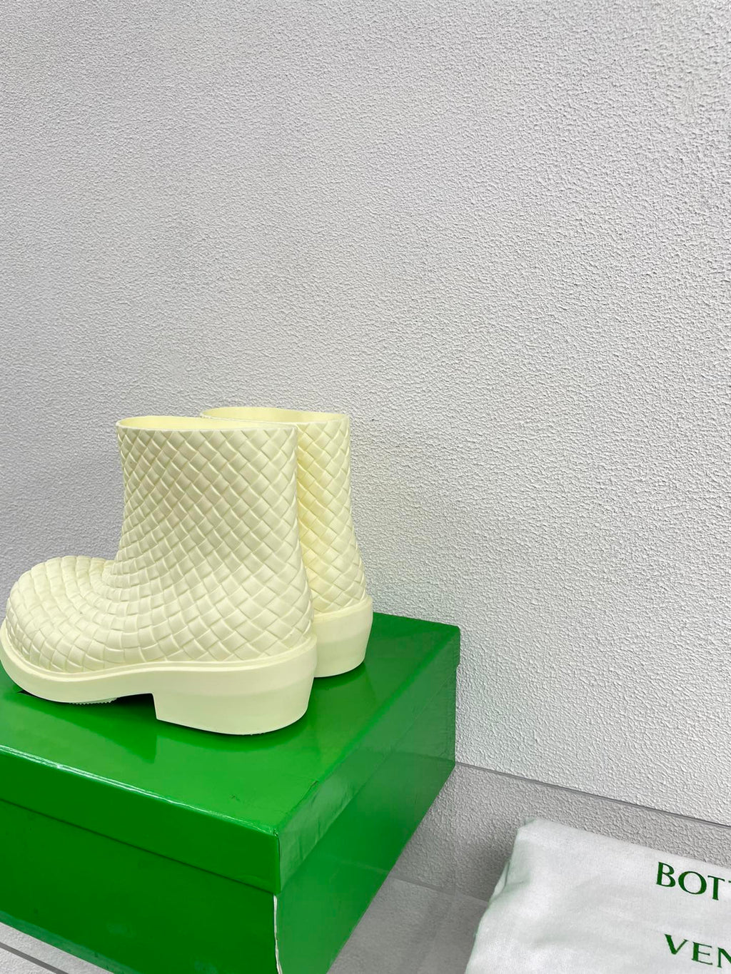 FIREMAN BOOTS IN BEIGE CREAM RUBBER WITH ICONIC INTRECCIO MOTIF