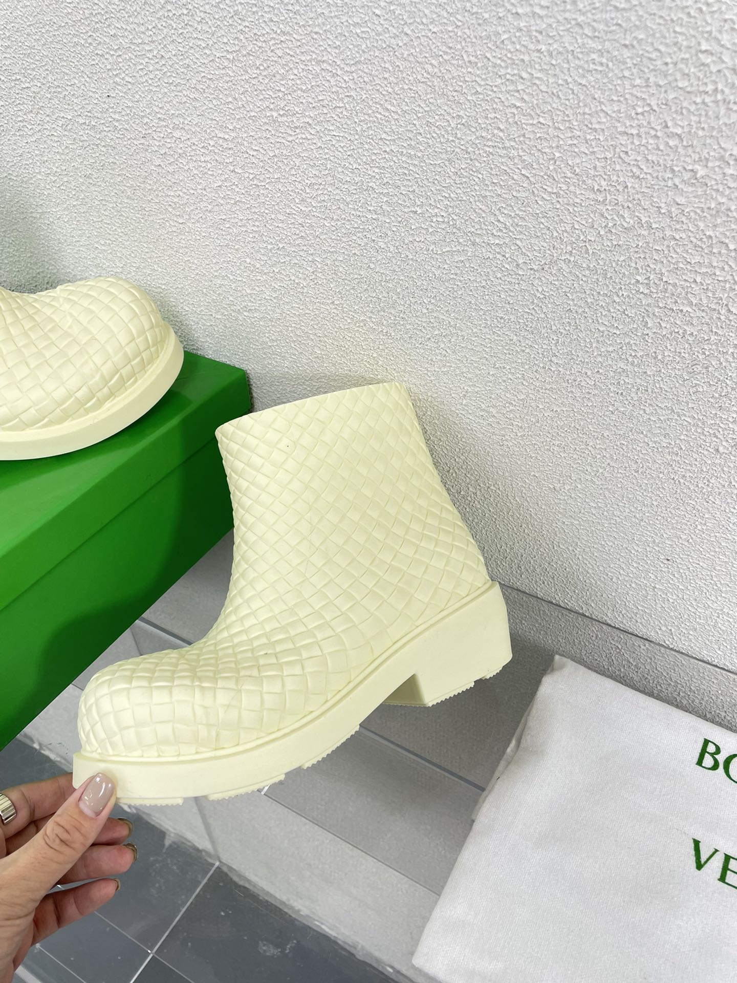 FIREMAN BOOTS IN BEIGE CREAM RUBBER WITH ICONIC INTRECCIO MOTIF