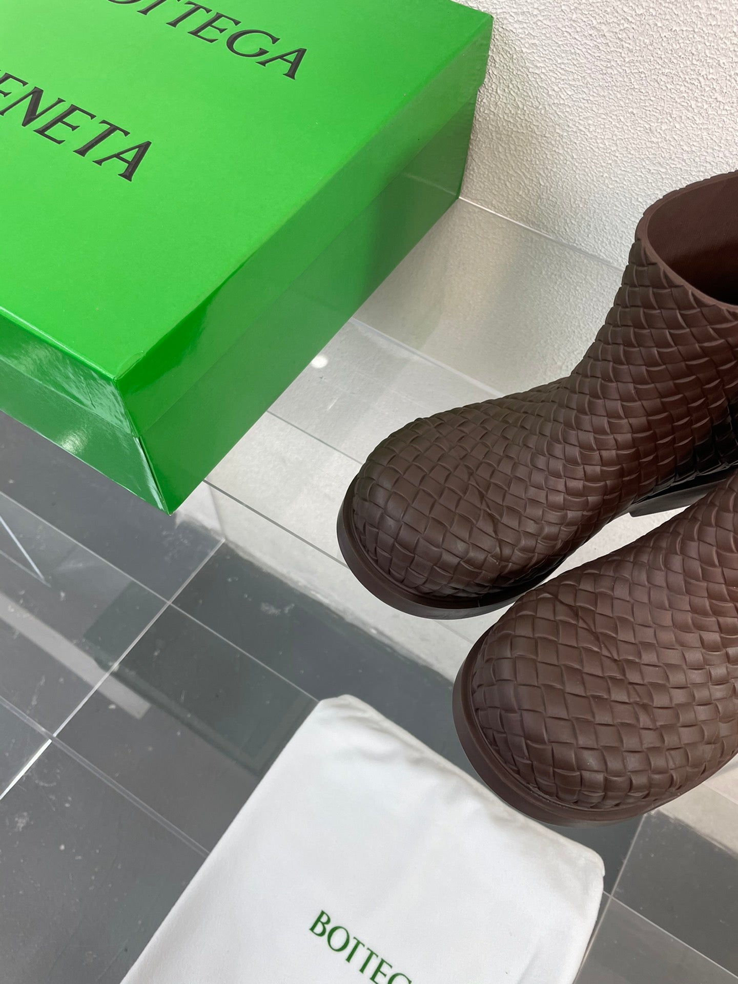 FIREMAN BOOTS IN CHOCOLATE BROWN RUBBER WITH ICONIC INTRECCIO MOTIF