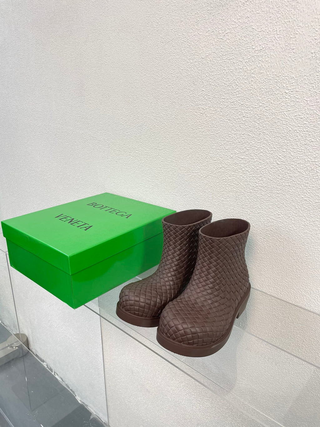 FIREMAN BOOTS IN CHOCOLATE BROWN RUBBER WITH ICONIC INTRECCIO MOTIF