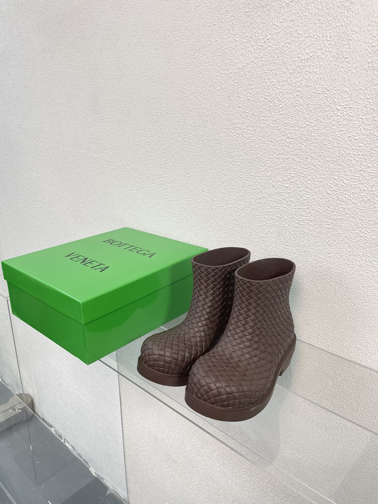 FIREMAN BOOTS IN CHOCOLATE BROWN RUBBER WITH ICONIC INTRECCIO MOTIF