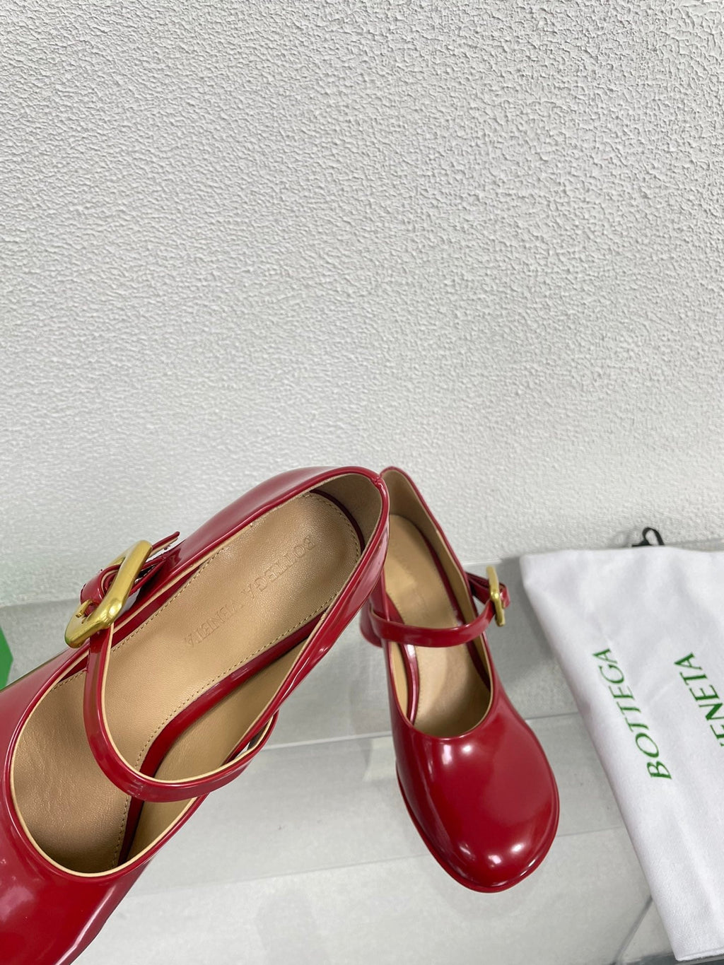 ATOMIC MARY-JANE PUMP 9 CM IN RUBY RED CALFSKIN