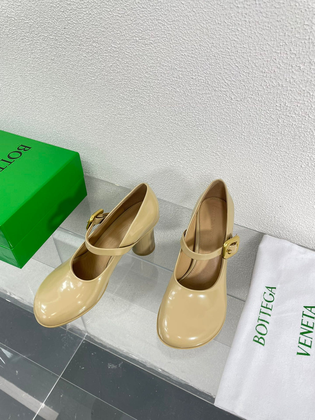 ATOMIC MARY-JANE PUMP 9 CM IN BISQUE BEIGE CALFSKIN