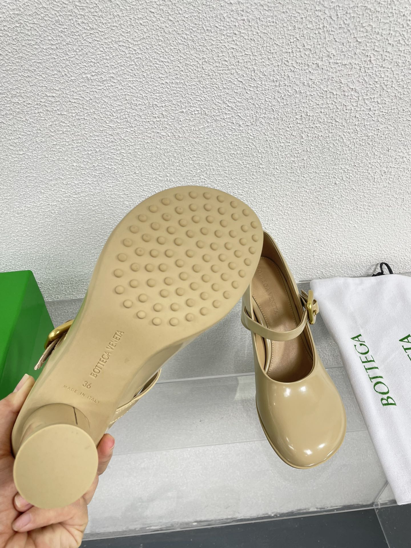 ATOMIC MARY-JANE PUMP 9 CM IN BISQUE BEIGE CALFSKIN