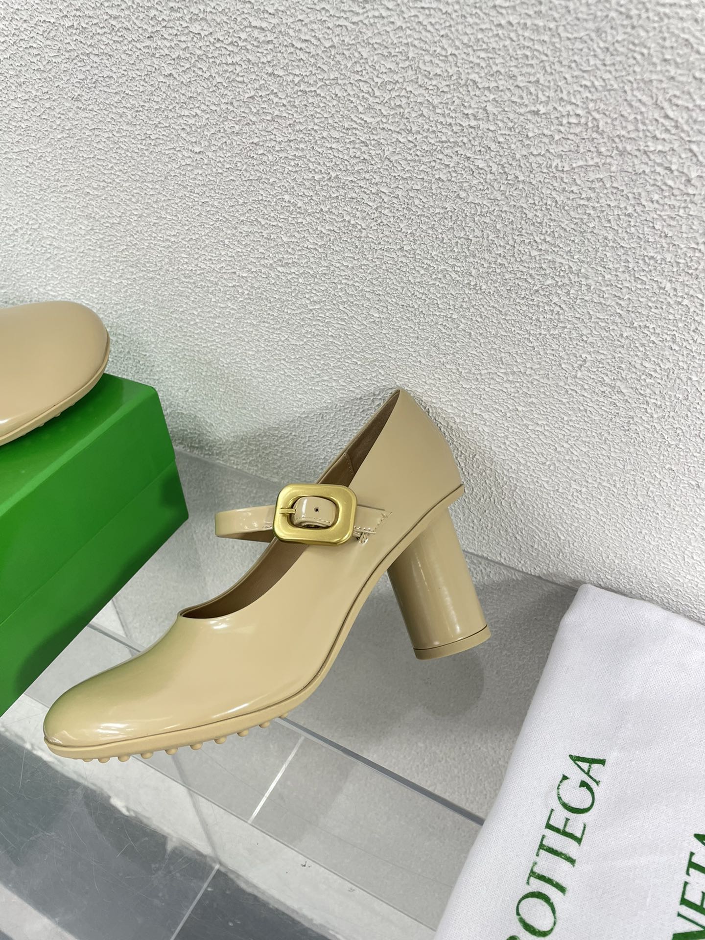 ATOMIC MARY-JANE PUMP 9 CM IN BISQUE BEIGE CALFSKIN