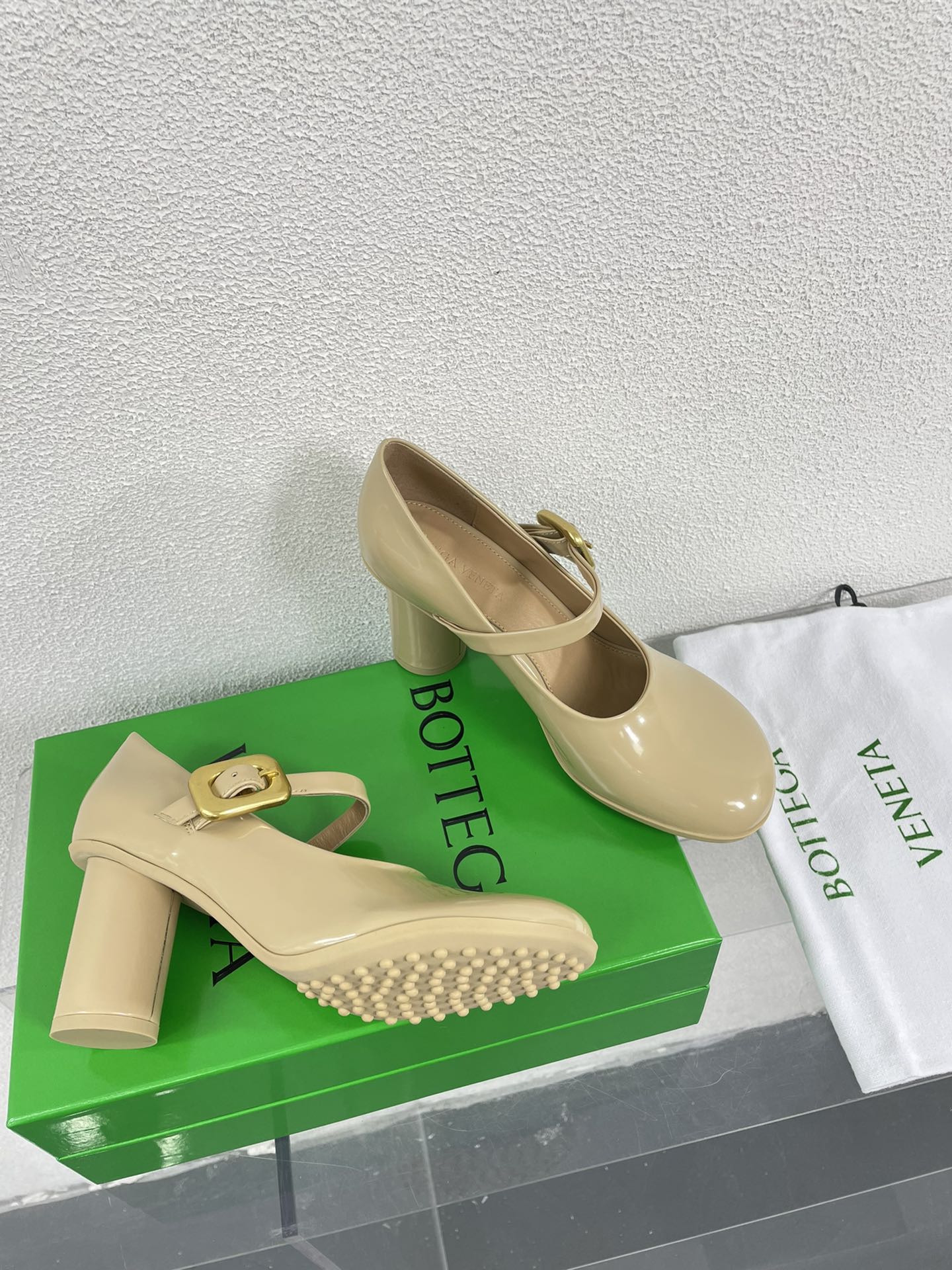 ATOMIC MARY-JANE PUMP 9 CM IN BISQUE BEIGE CALFSKIN