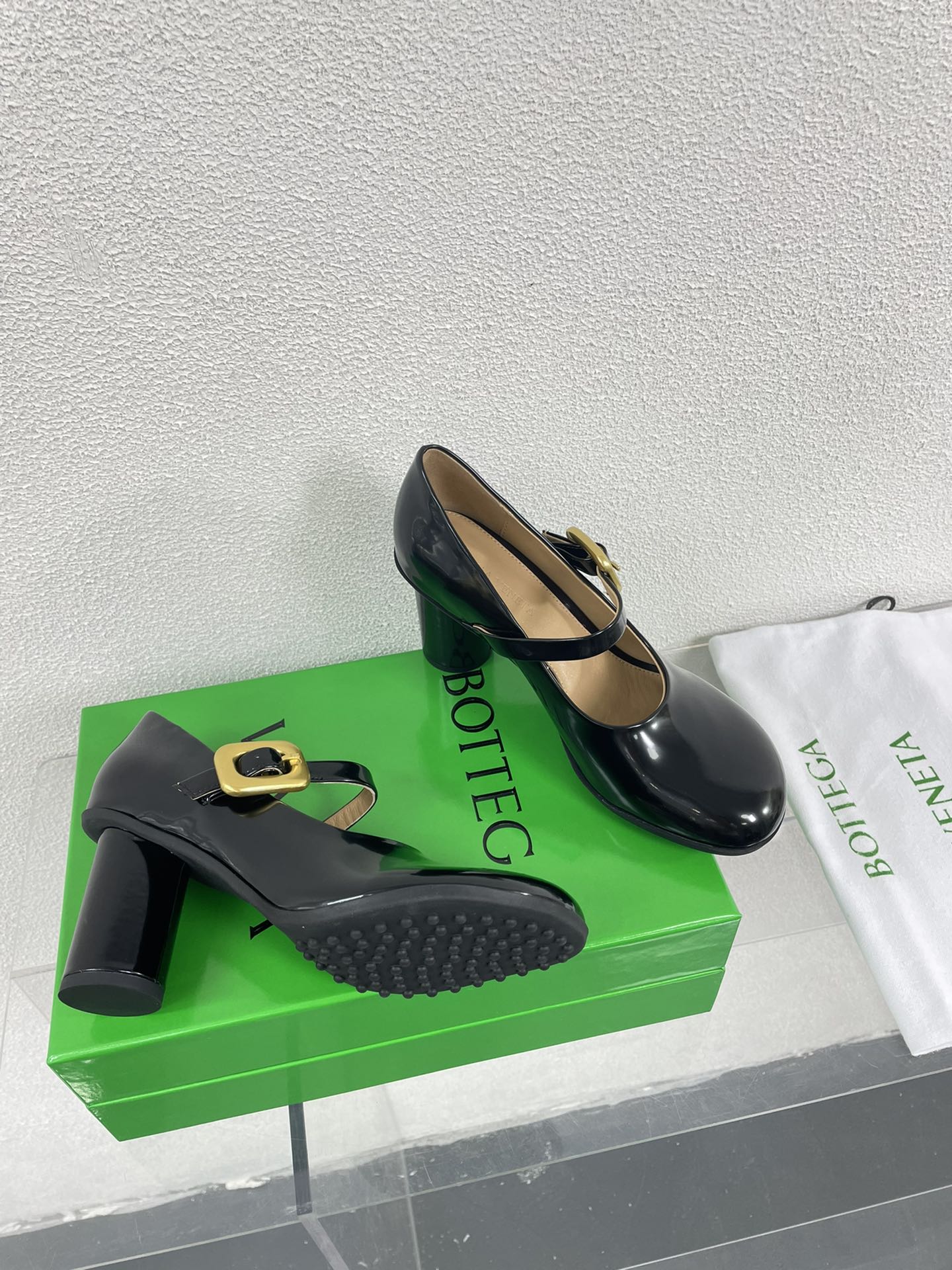 ATOMIC MARY-JANE PUMP 9 CM IN BLACK CALFSKIN