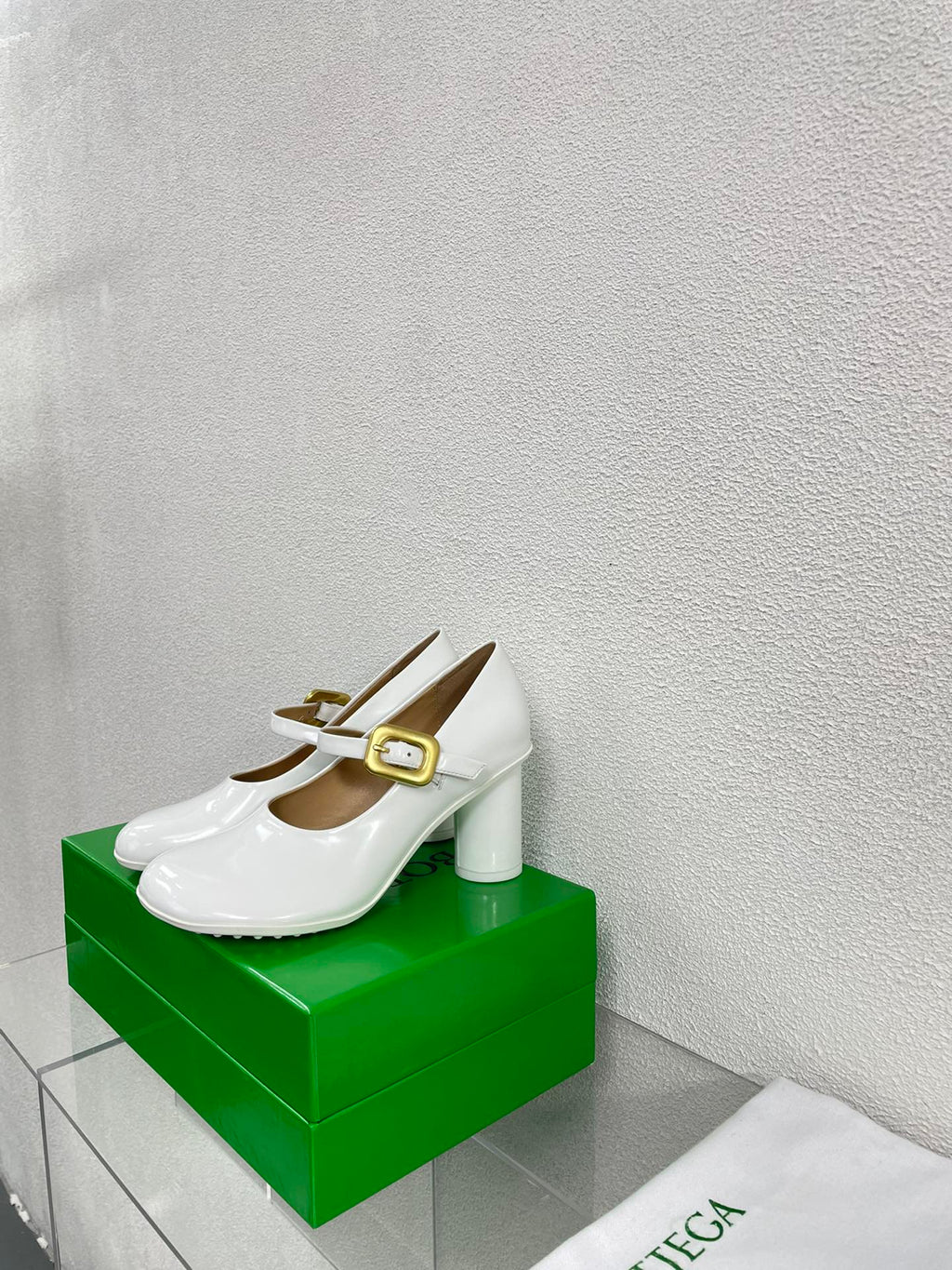 ATOMIC MARY-JANE PUMP 9 CM IN WHITE CALFSKIN